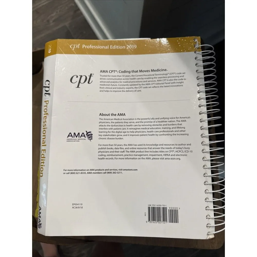 CPT Professional Edition Â? 2019 - Paperback‎ - VERY GOOD